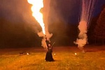 Огнемет и одиночные выстрелы салюта Огнемет и одиночные выстрелы салюта
